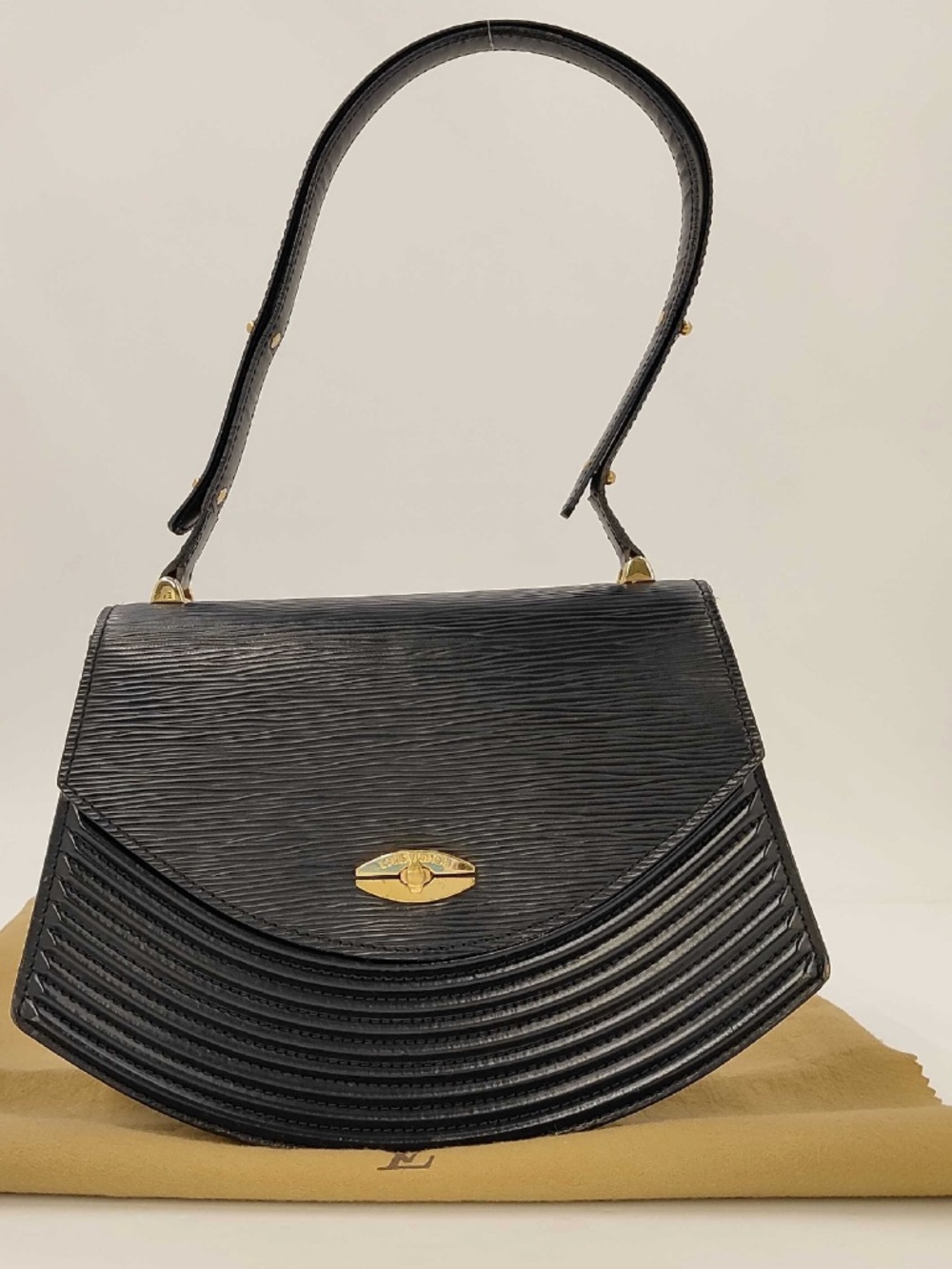 Louis Vuitton Vintage Black Epi Leather Gold Hardware Shoulder Bag